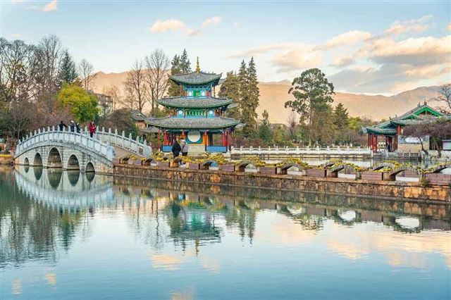 CÔN MINH- VƯƠNG QUỐC TÍ HON – CÔNG VIÊN THÁC NƯỚC – HỒ ĐIỀN TRÌ – CỔ TRẤN QUANG ĐỘ - CÔNG VIÊN THÚY HỒ